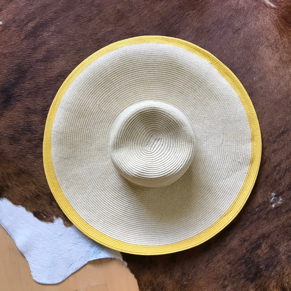 Big Floppy Beach Hat. - image 1